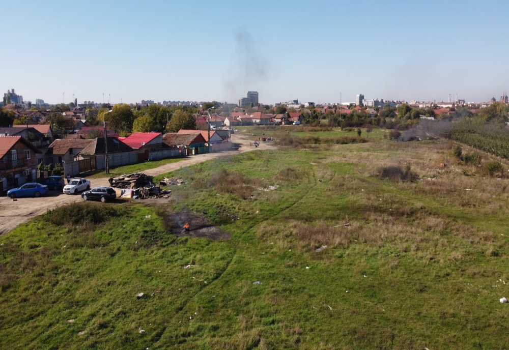 Coșmarul unor locuitori din Kuncz: se dă foc la gunoaie sub ferestrele lor