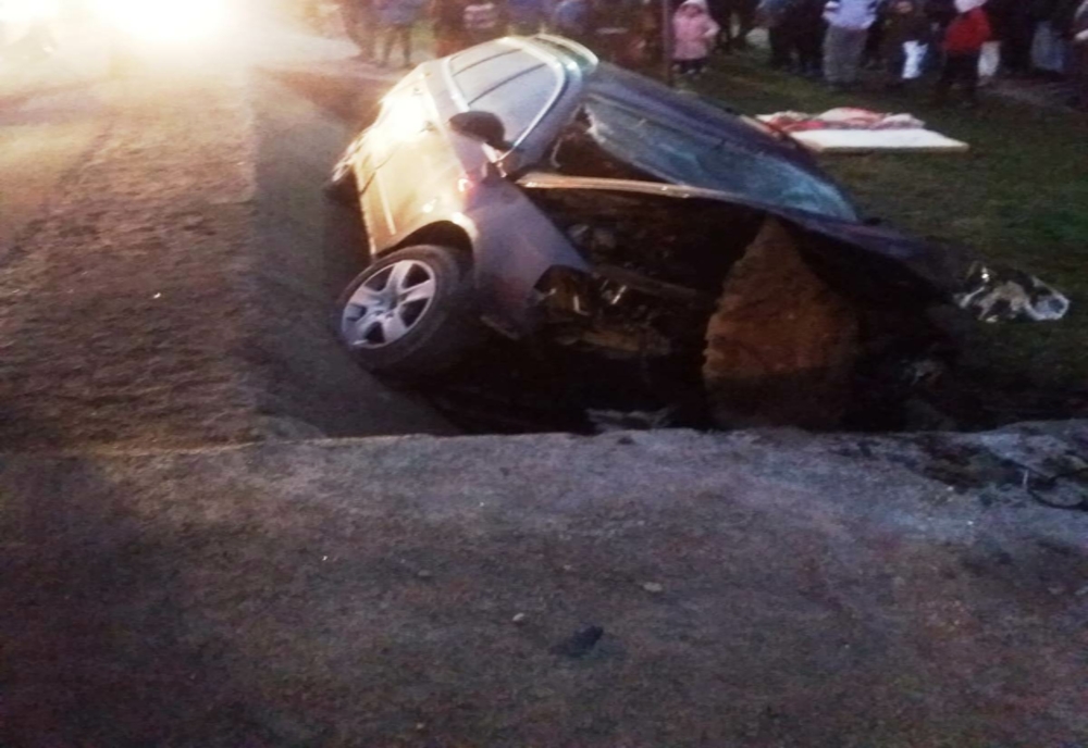 Mureş: Trei pesoane din Olt rănite într-un accident rutier, la Ţigmandru