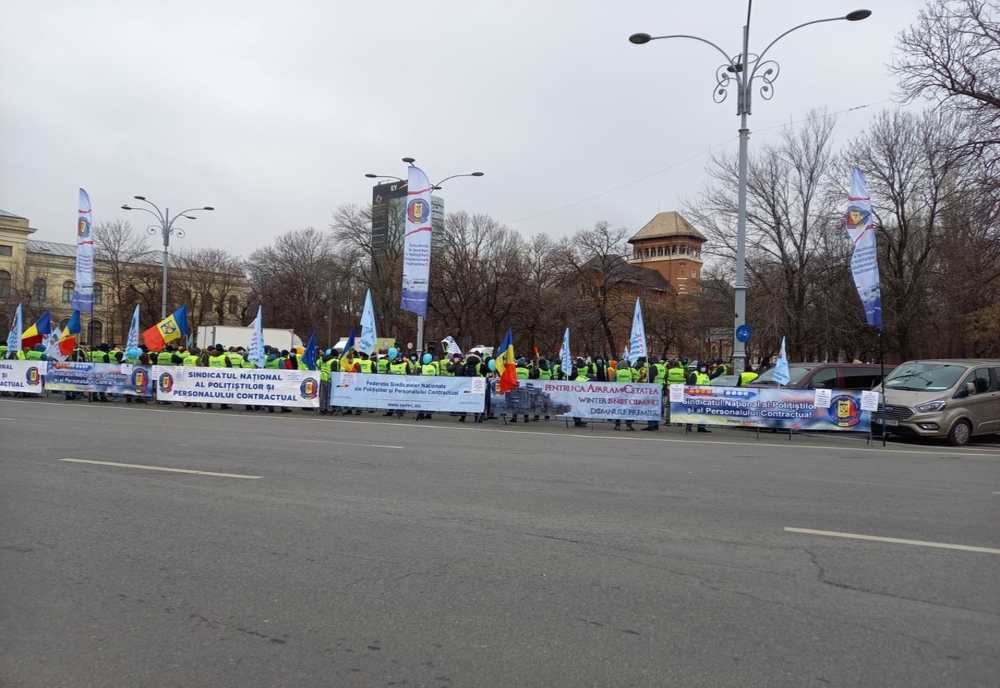 Polițiștii protestează în Capitală, pentru a opta săptămână la rând. Mai mulți manifestanți din fața Palatului Cotroceni au fost amendați de jandarmi