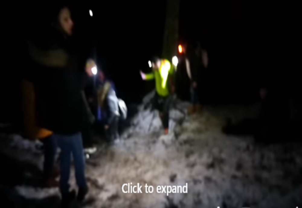 Șapte tineri din București, coborâți de salvamontiști de la Cascada Urlătoare