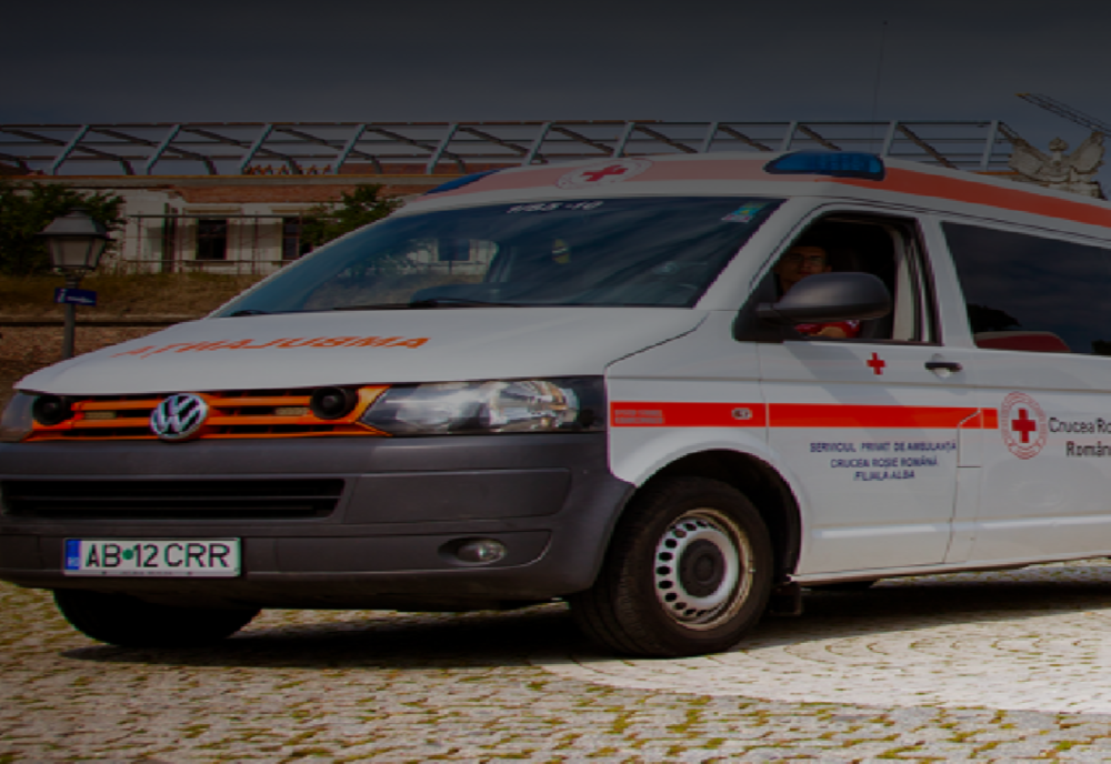 Transport gratuit cu ambulanța la centrele de vaccinare, asigurat de Primăria municipiului Alba Iulia prin Crucea Roșie