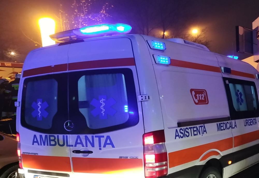 Ambulanță  răsturnată la ieșire din Valea Dacilor