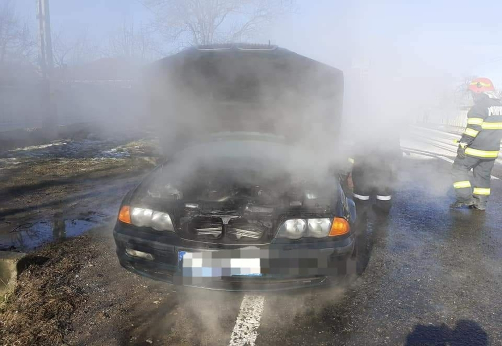 O altă mașină a luat foc în Neamț