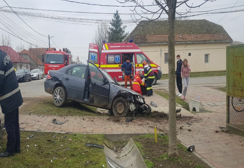 Accident la Sânnicolau Mare, oameni răniți