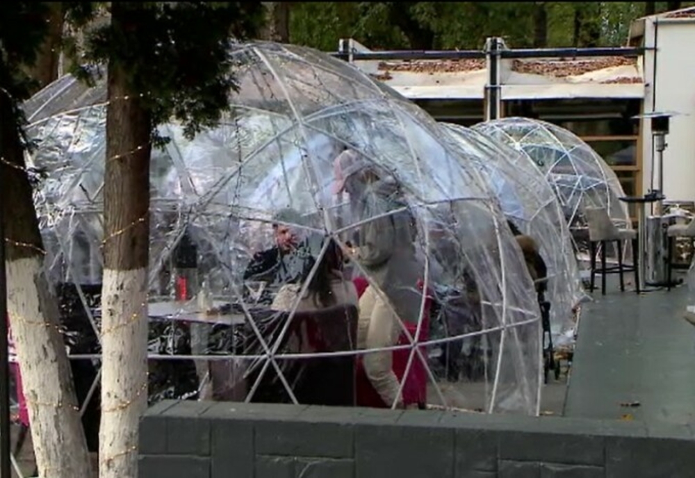 Restaurantele și cafenelele din Timișoara au voie să instaleze iglu-uri, dar nu le pot folosi