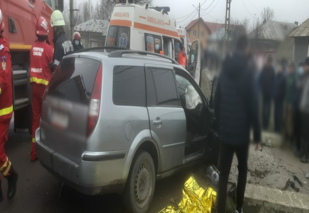 FOTO. Un bărbat din Argeş a murit într-un accident rutier, în Teleorman. Maşina în care se afla a lovit un cap de pod