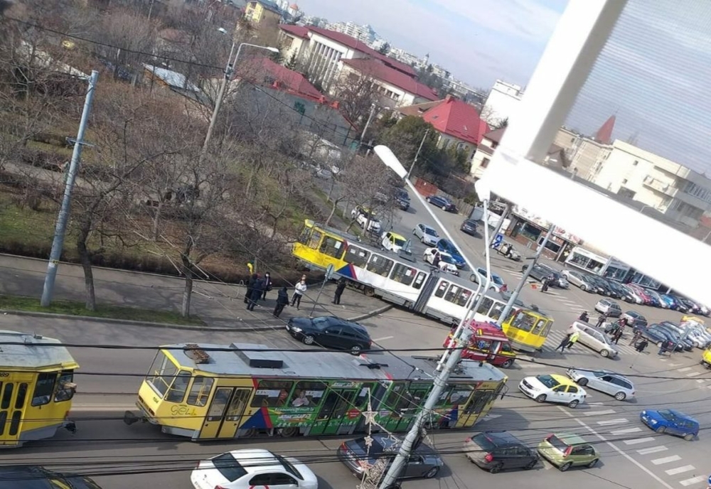 Șoferul care a intrat cu BMW-ul în tramvai, la Ploiești, avea permisul suspendat