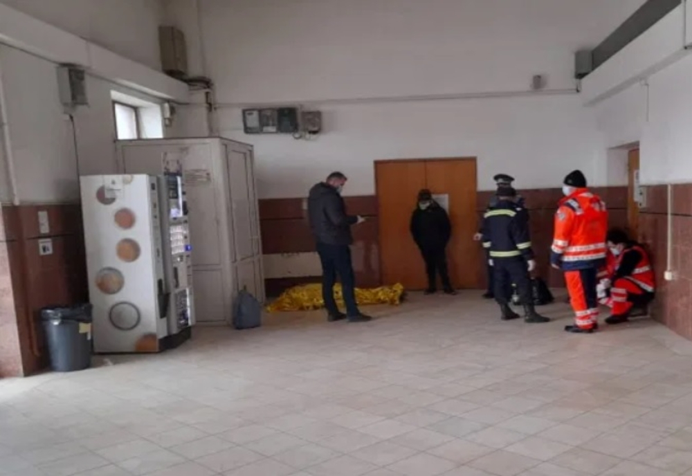 Bărbat mort la casa de bilete din Gara Buzău