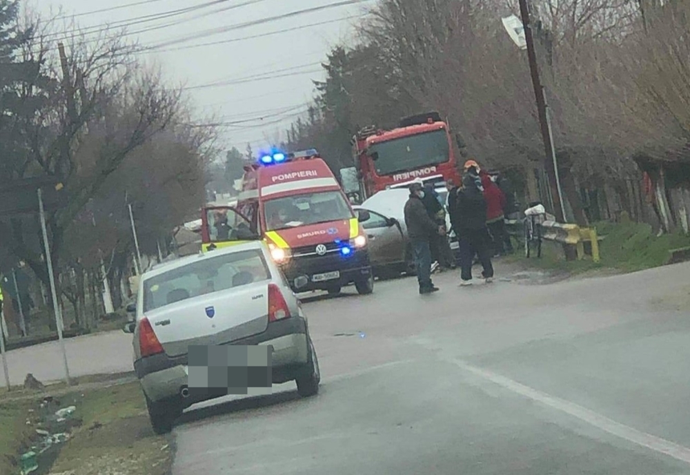 Două persoane la spital, în urma unui accident petrecut pe un drum din Olt