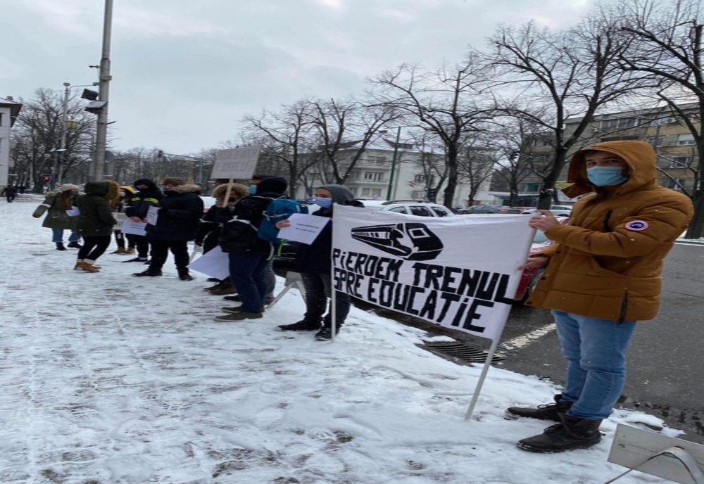 Protest studențesc la Timișoara: „Ne scuzați că nu suntem deputați!”