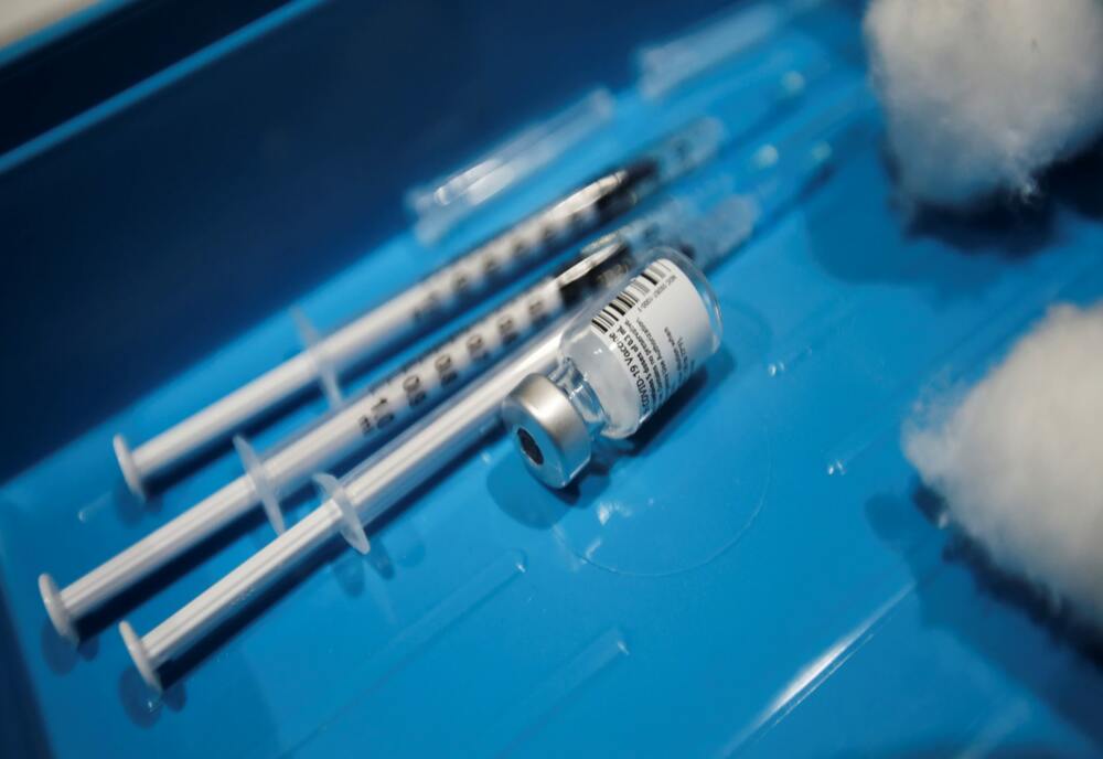 Cercetătorii britanici testează, în premieră, combinarea vaccinurilor Pfizer și AstraZeneca