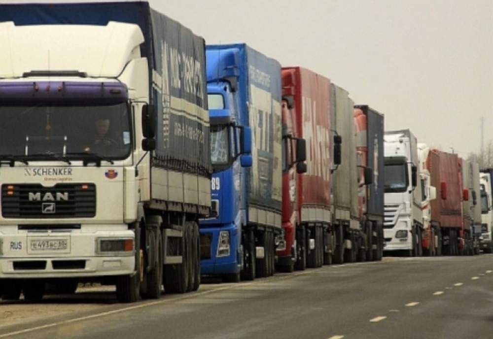 Coloane de camioane la frontiera cu Ungaria: se aşteaptă două ore la Nădlac II