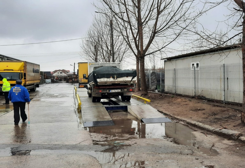 Camionetă cu deşeuri din moloz, confiscată la Craiova