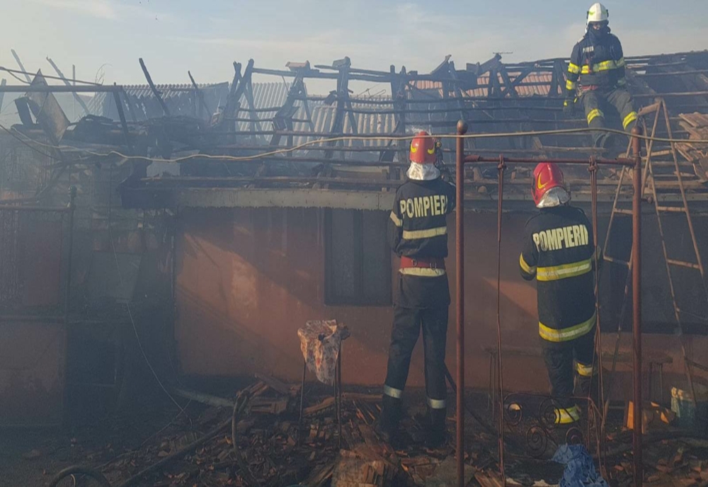 VIDEO. Incendiu într-o comună din Olt. O femeie la spital