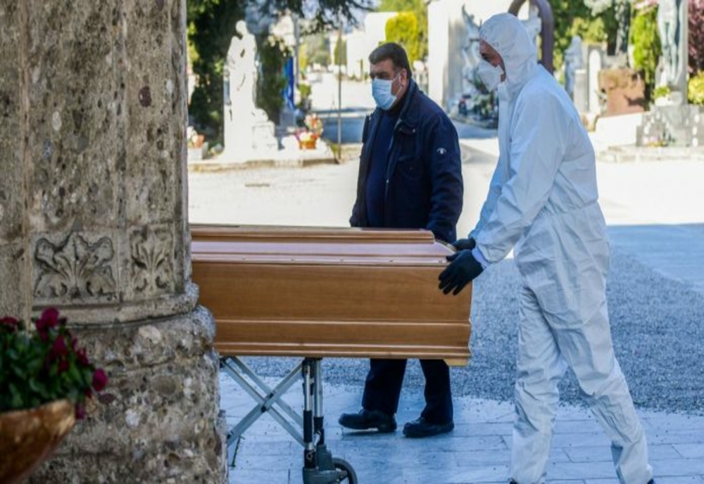 Se schimbă restricțiile la înmormântarea morţilor de COVID. Fără saci de plastic sigilați și va fi permis priveghiul
