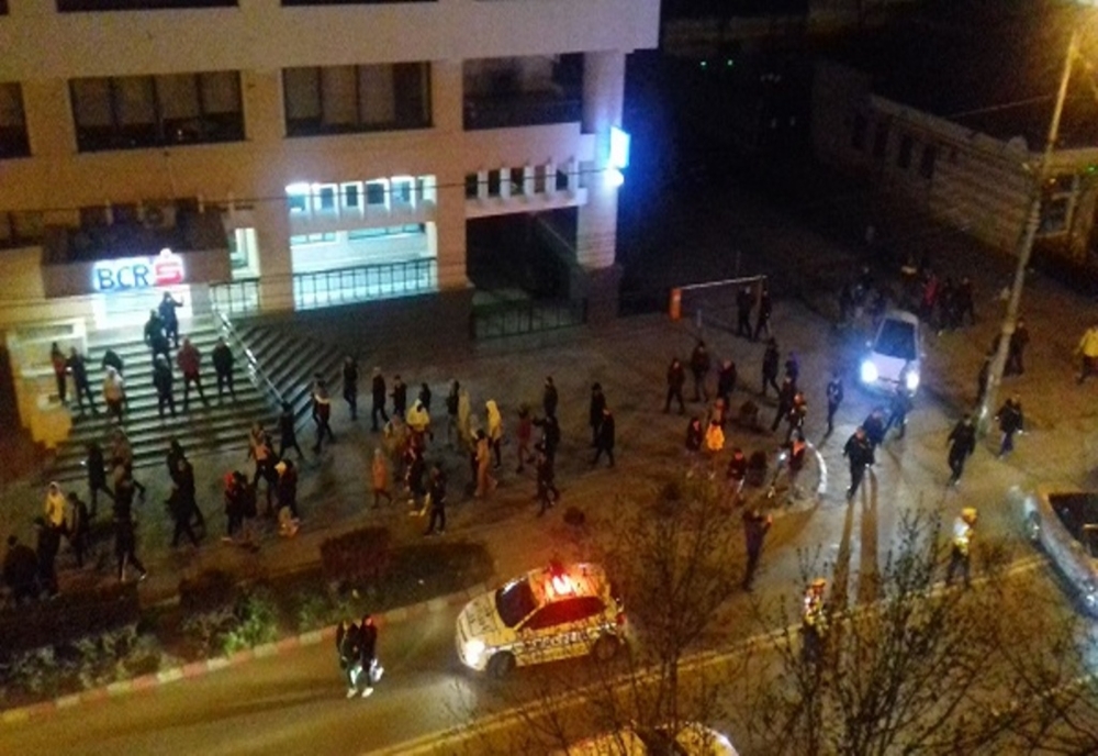 Proteste și în Târgoviște. Manifestanții au aprins artificii