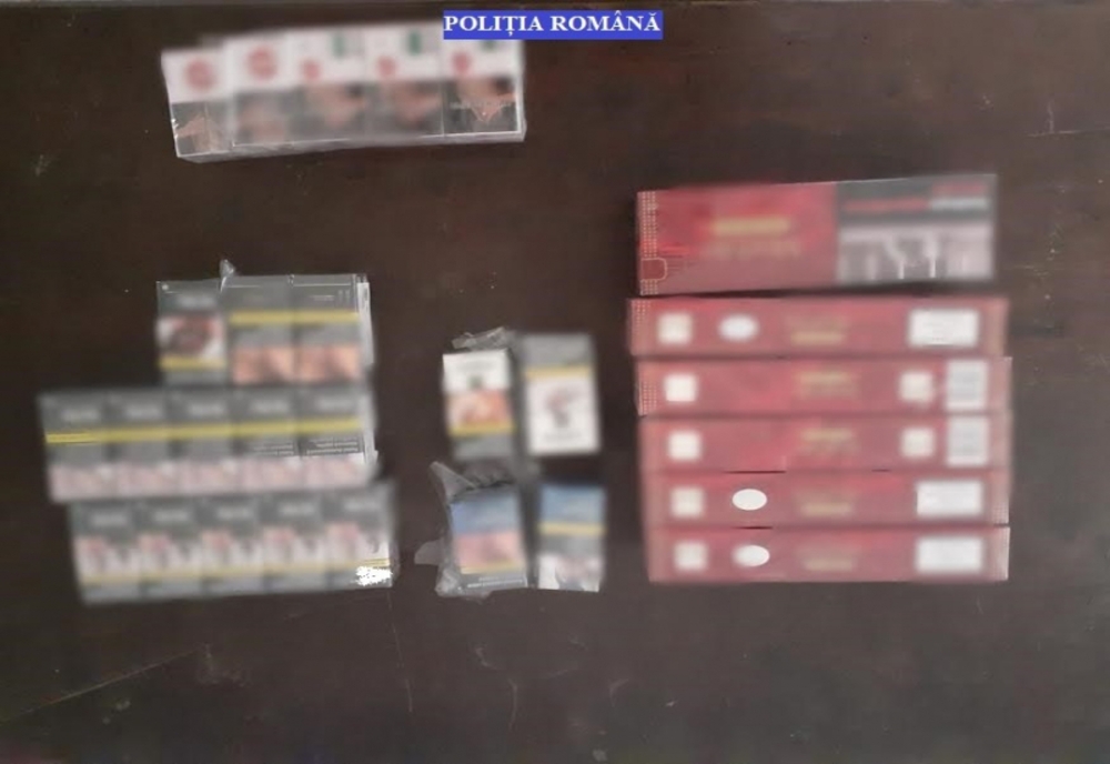 Peste 100 de pachete cu țigări, confiscate de polițiștii din Găești
