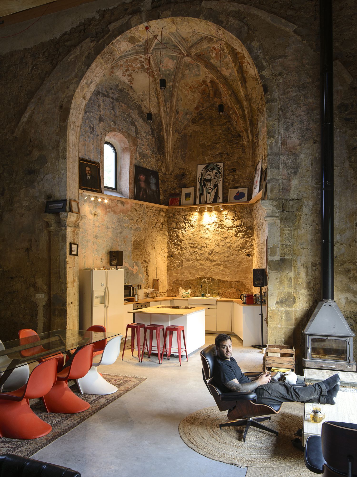 FOTO. Biserică din secolul XVI transformată în locuință. „A fost ca un vis așteptat de orice arhitect”