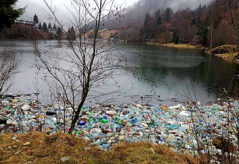 Imagini dezolante și sute de gunoaie purtate de apă în urma ploilor puternice