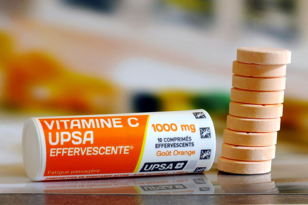 Chiar ajută vitamina C bolnavii COVID? Rezultatele primului studiu științific