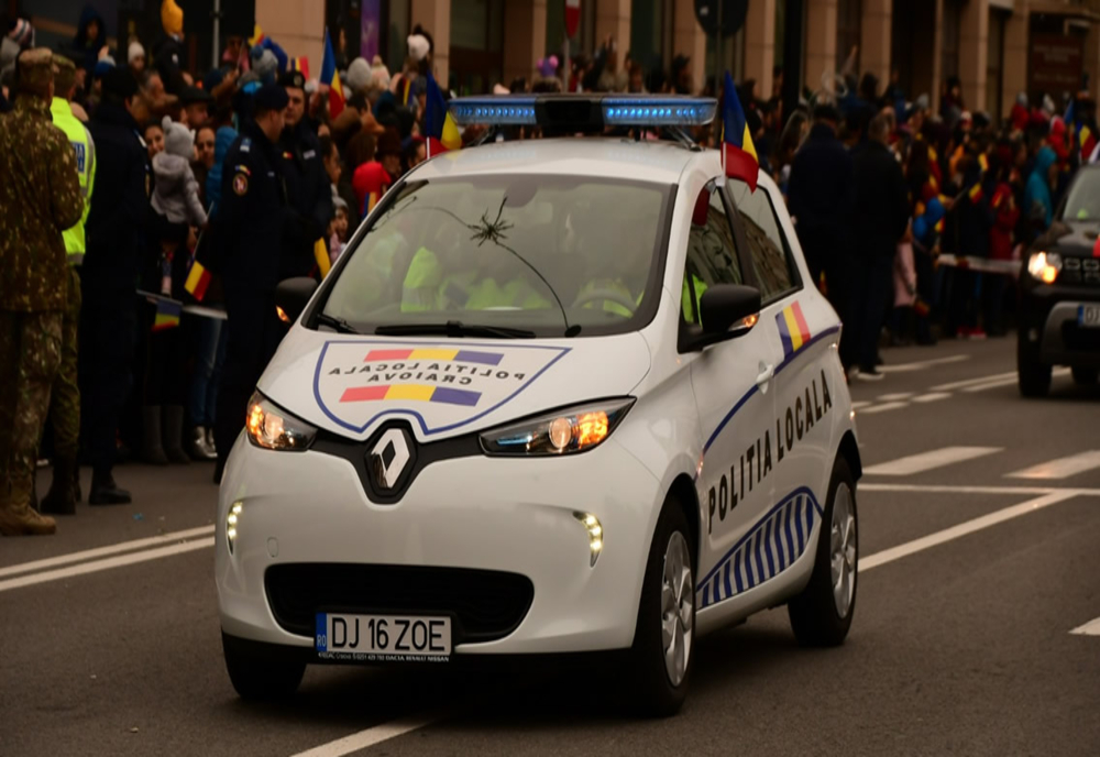 Zece maşini electrice pentru Poliţia Locală Craiova