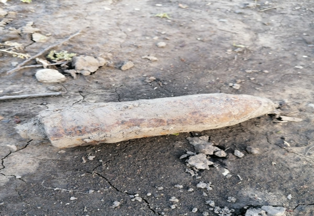 Proiectil de artilerie, descoperit în grădina unei case din Gârbovi