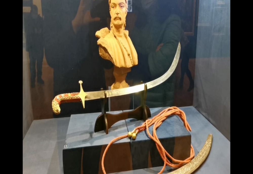 De astăzi, sabia lui Tudor Vladimirescu poate fi admirată la Muzeul de Artă din Piatra-Neamț