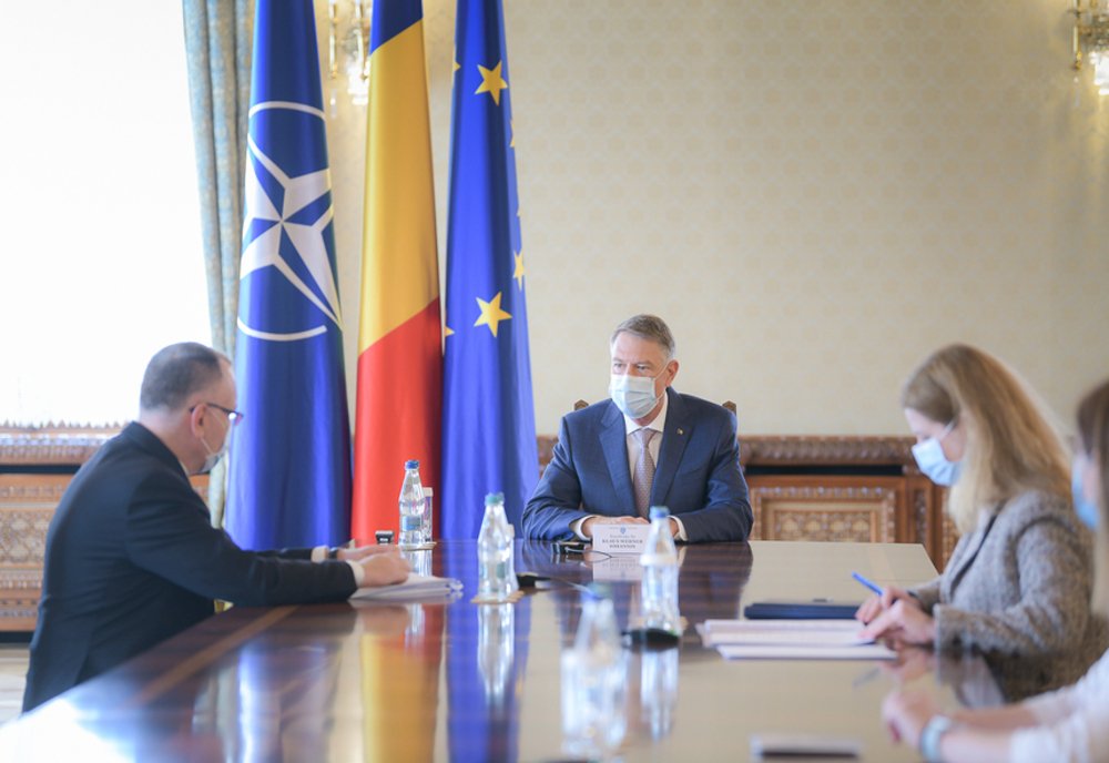 Preşedintele Iohannis a discutat cu ministrul Sorin Cîmpeanu despre reluarea cursurilor. Rămân aceleași măsuri