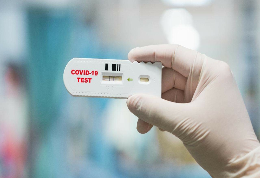 Olt: Sute de teste rapide COVID nu pot fi folosite în şcoli, din lipsa normelor metodologice