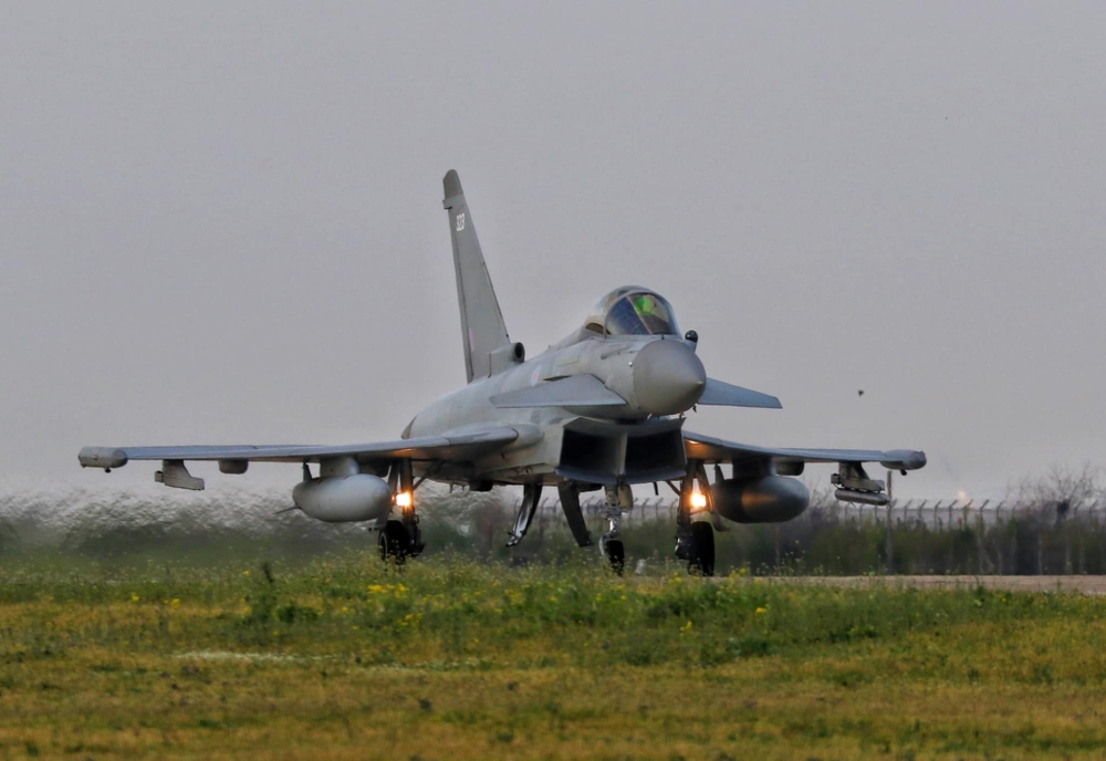 Aeronave Eurofighter Typhoon au aterizat la Mihail Kogălniceanu