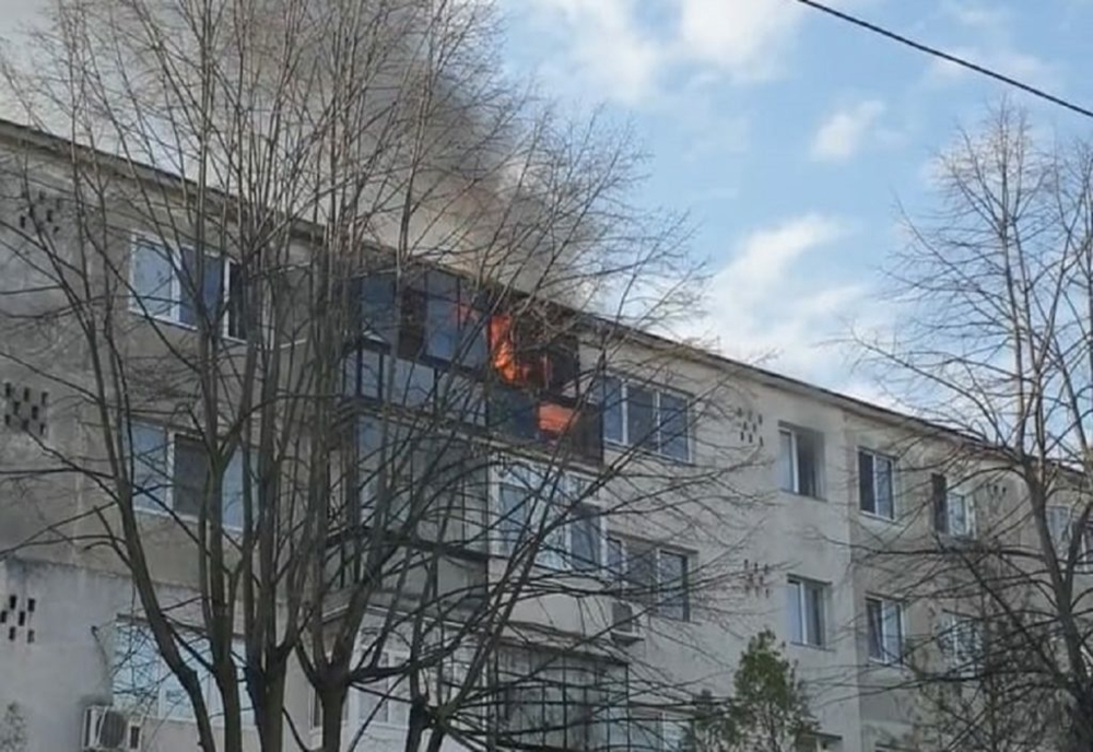 Incendiu violent într-un apartament din Ploiești