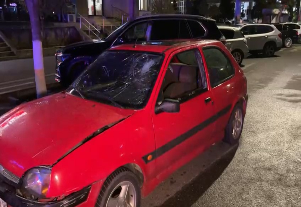 VIDEO. Bărbat din Craiova, ameninţat şi cu maşina distrusă. Poliţia a deschis o anchetă