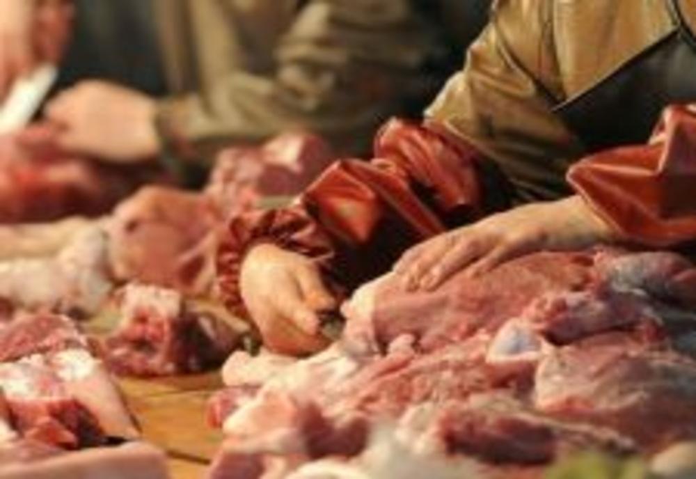 Nemțean prins comercializând carne fără acte într-un târg din Bacău