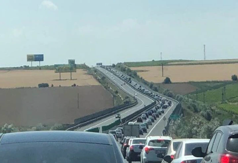 Valori intense de trafic pe pe Autostrada A2 Bucureşti – Constanţa, pe sensul către litoral. Circulație deviată în județul Ilfov