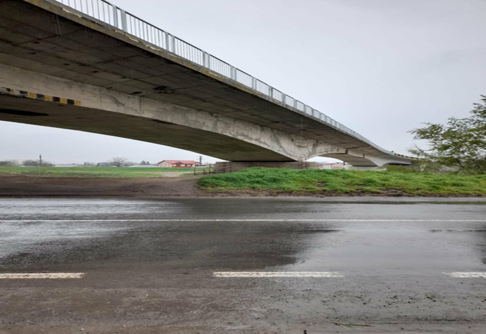 Circulaţia rutieră pe podul de la Slobozia, reluată cu unele restricţii
