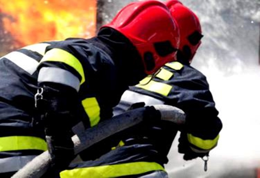 Casă salvată de pompieri în Jegălia