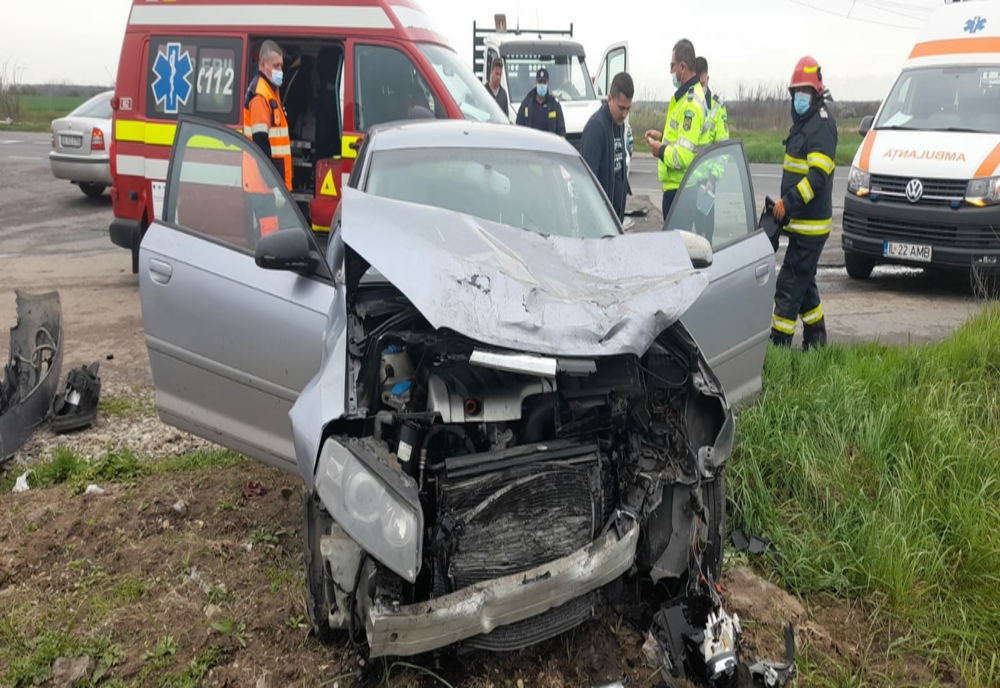 FOTO| Accident grav cu trei răniți în Ialomița