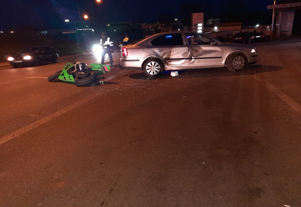 Accident între un autoturism şi o motocicletă, în Slatina