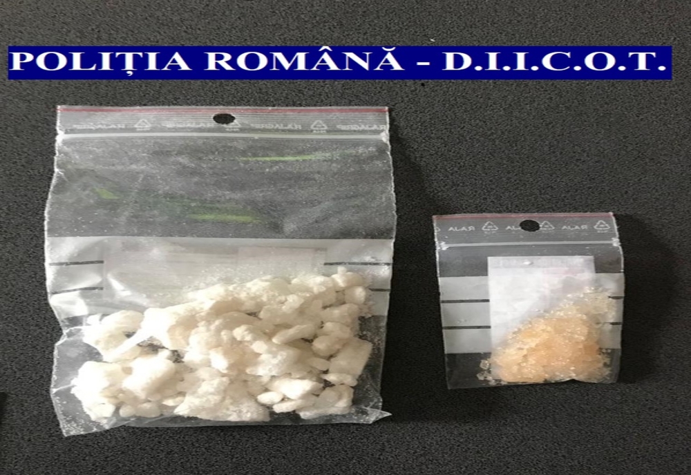 Percheziții în Iași și Botoșani la traficanții de droguri! Patru persoane, reținute