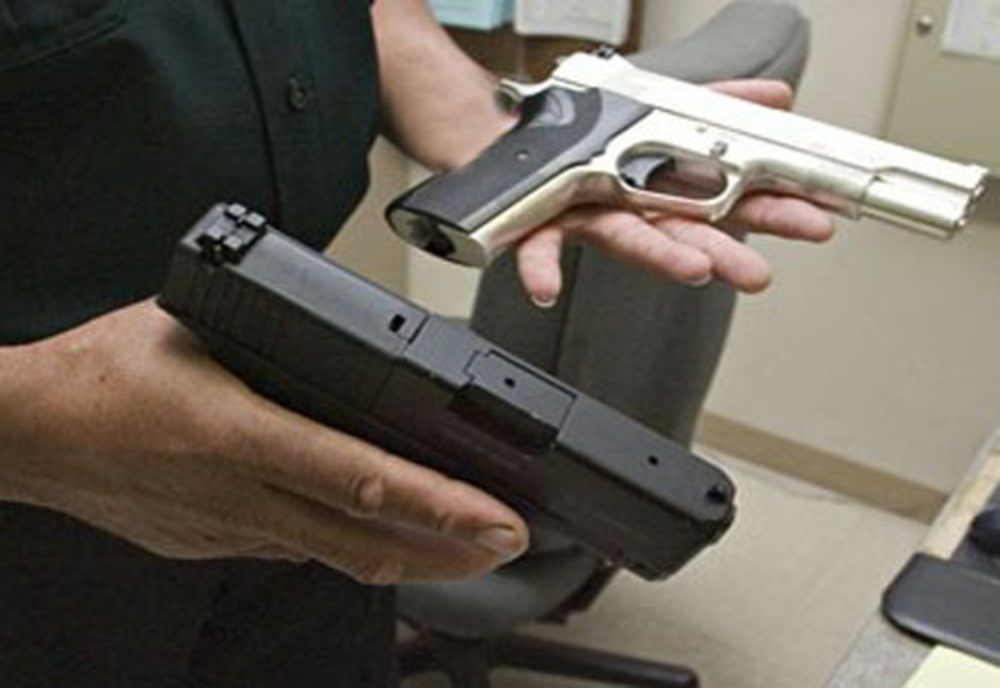 Controale la deținătorii legali de arme și muniții de pe raza judeţului Suceava