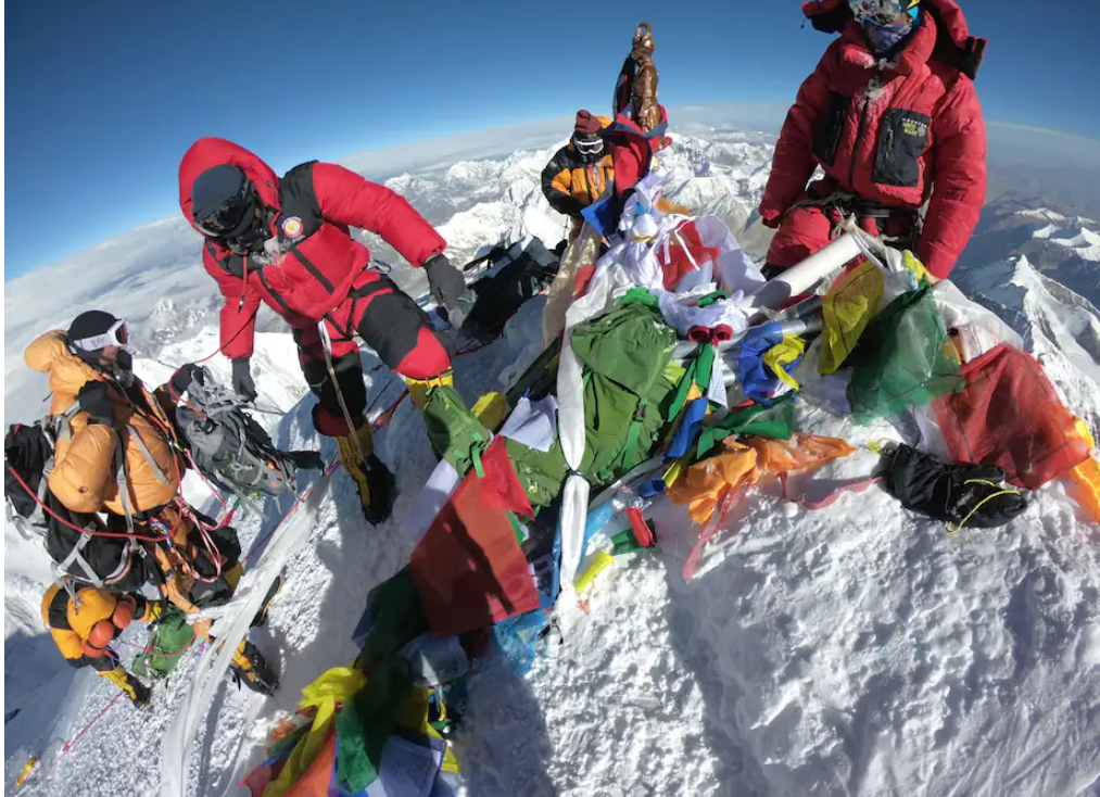 Washington Post: Coronavirusul a ajuns și în cel înalt loc de pe planetă – Everest!