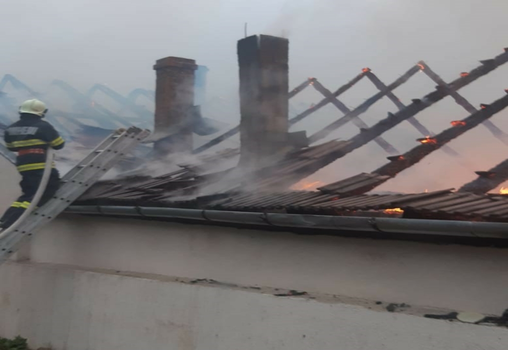 Incendiu izbucnit la casa parohială din localitatea Buchin