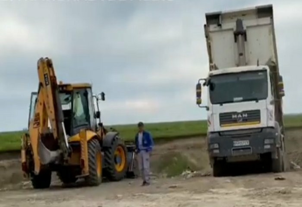 Firmă amendată pentru aruncarea la întâmplare a deșeurilor din construcții. Muncitorii, surprinși în flagrant la Târgșor
