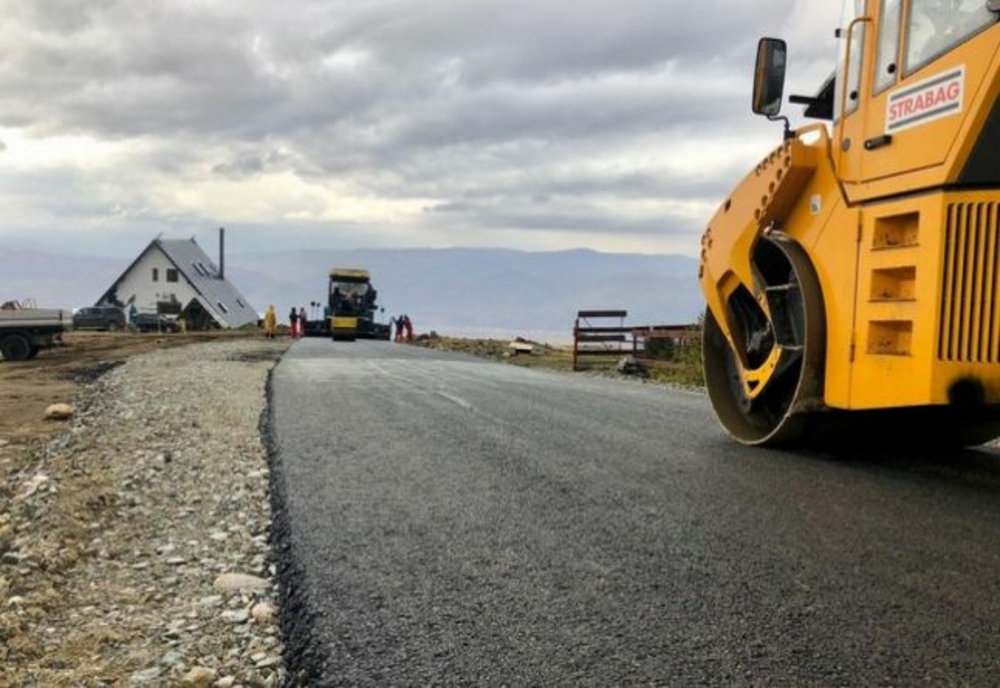 Drumul județean care urcă în stațiunea hunedoreană Parâng ar putea fi finalizat în luna iunie