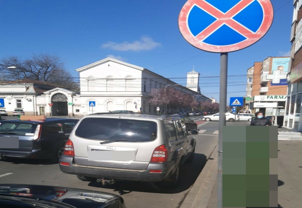 Parcări neregulamentare în centrul Aradului: s-a lăsat cu amenzi și mașini ridicate
