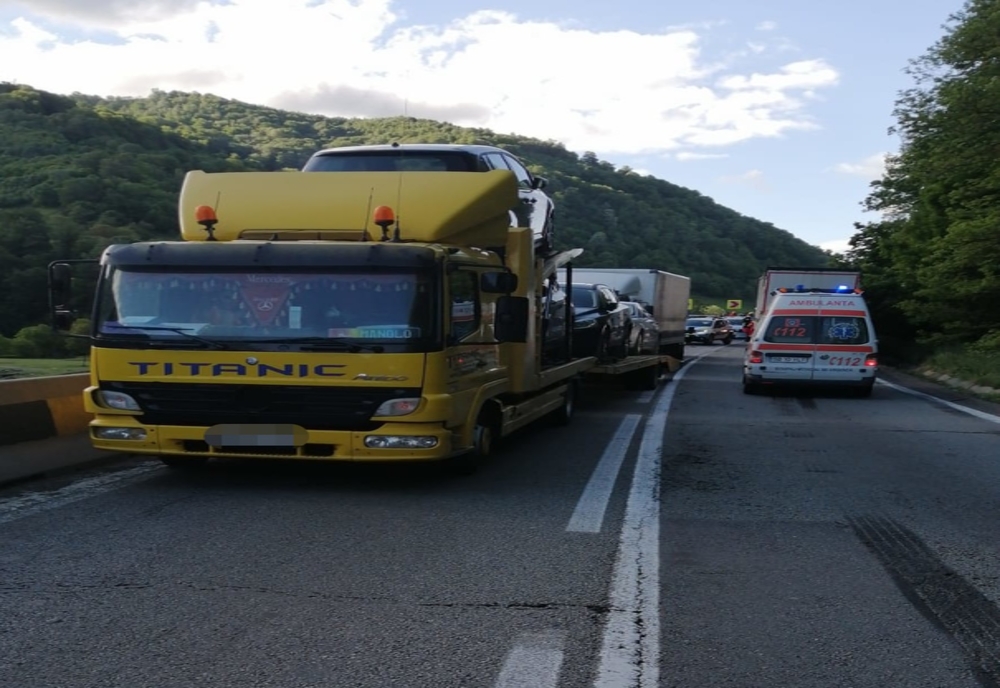 Grav accident rutier la limita județului Sibiu! 5 mașini și 3 autocamioane implicate FOTO