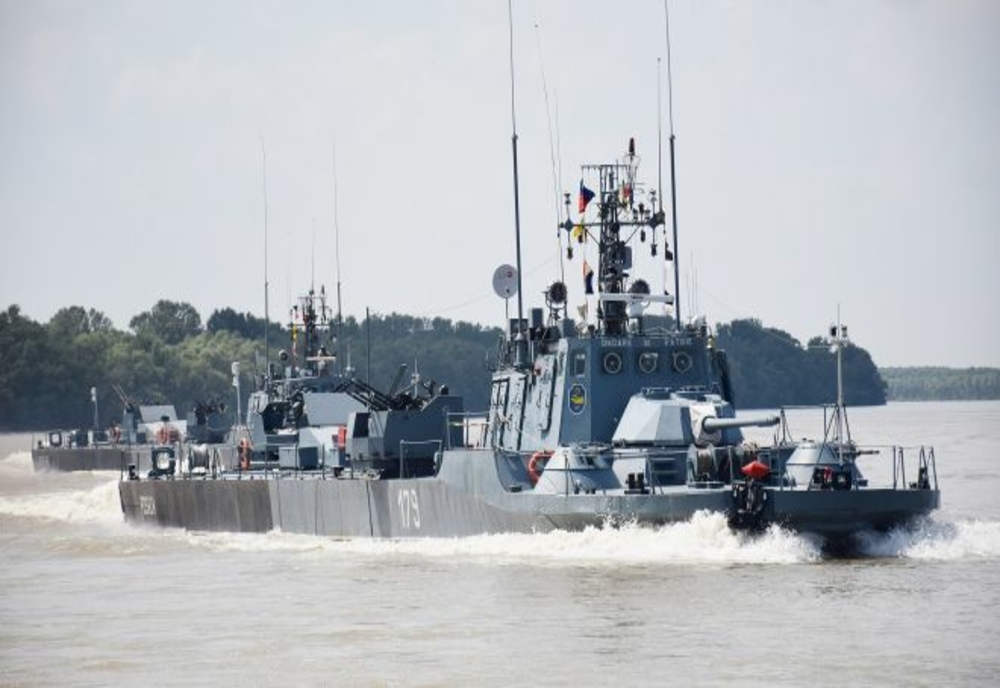 Două nave militare blindate, într-o instrucție complexă pe Dunăre, cu escală și în Portul Giurgiu