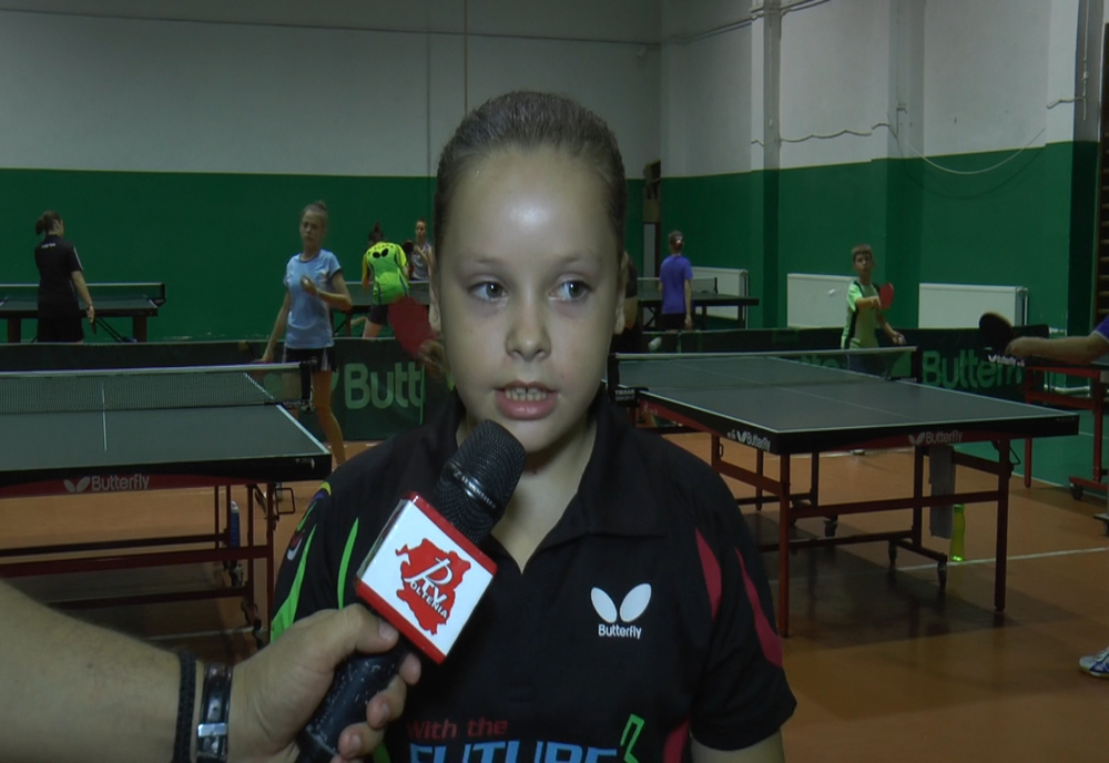 VIDEO: Tânăra speranţă a tenisului de masă, Andreea Jifcu, cantonament alături de sportivi din toată Europa, în Muntenegru