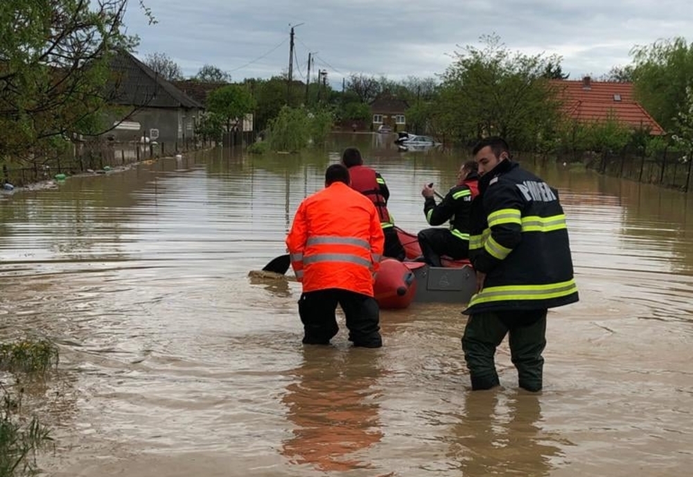 FOTO/VIDEO| Ploile torențiale au făcut prăpăd în patru localități din județul Satu Mare! Gospodării inundate, oameni evacuați, animale izolate, moarte sau dispărute
