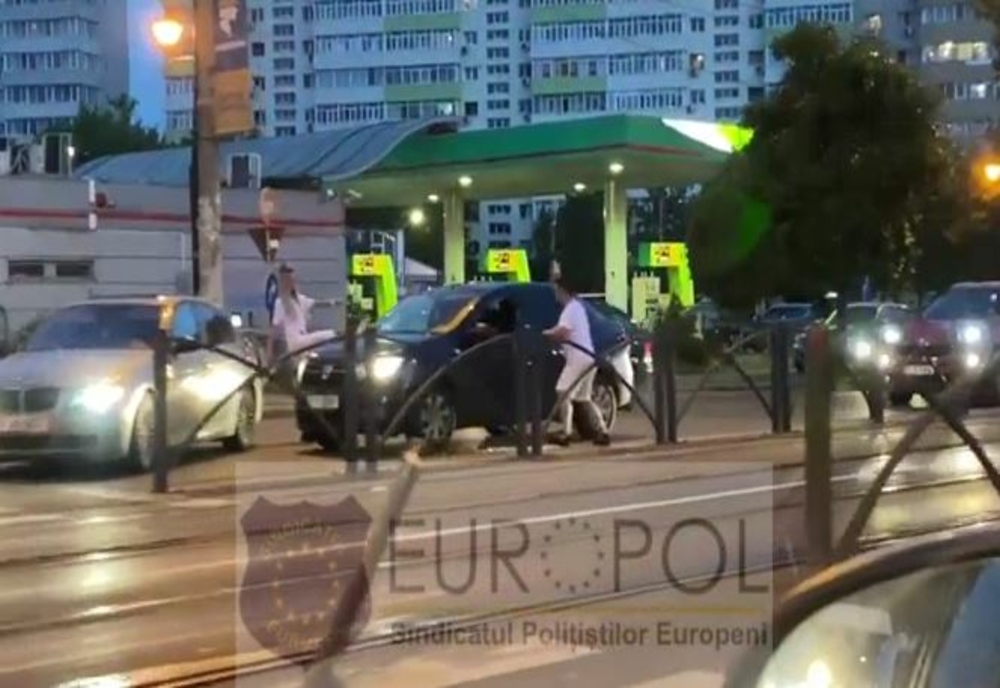 Șoferul scandalagiu din București a fost reținut! Partenera sa e căutată de Poliție